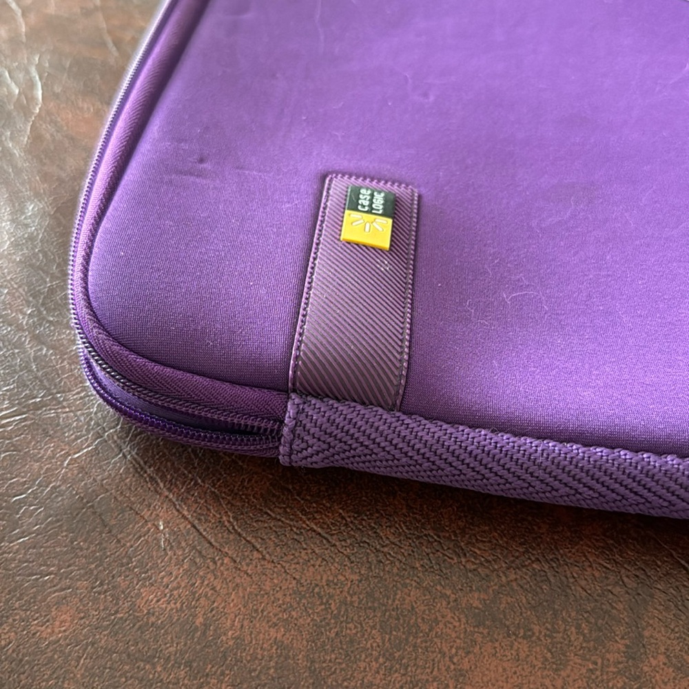 CASE LOGIC COMPUTER CASE ENVELOPE TOP ZIPPER CUSHION - Picture 2 of 8
